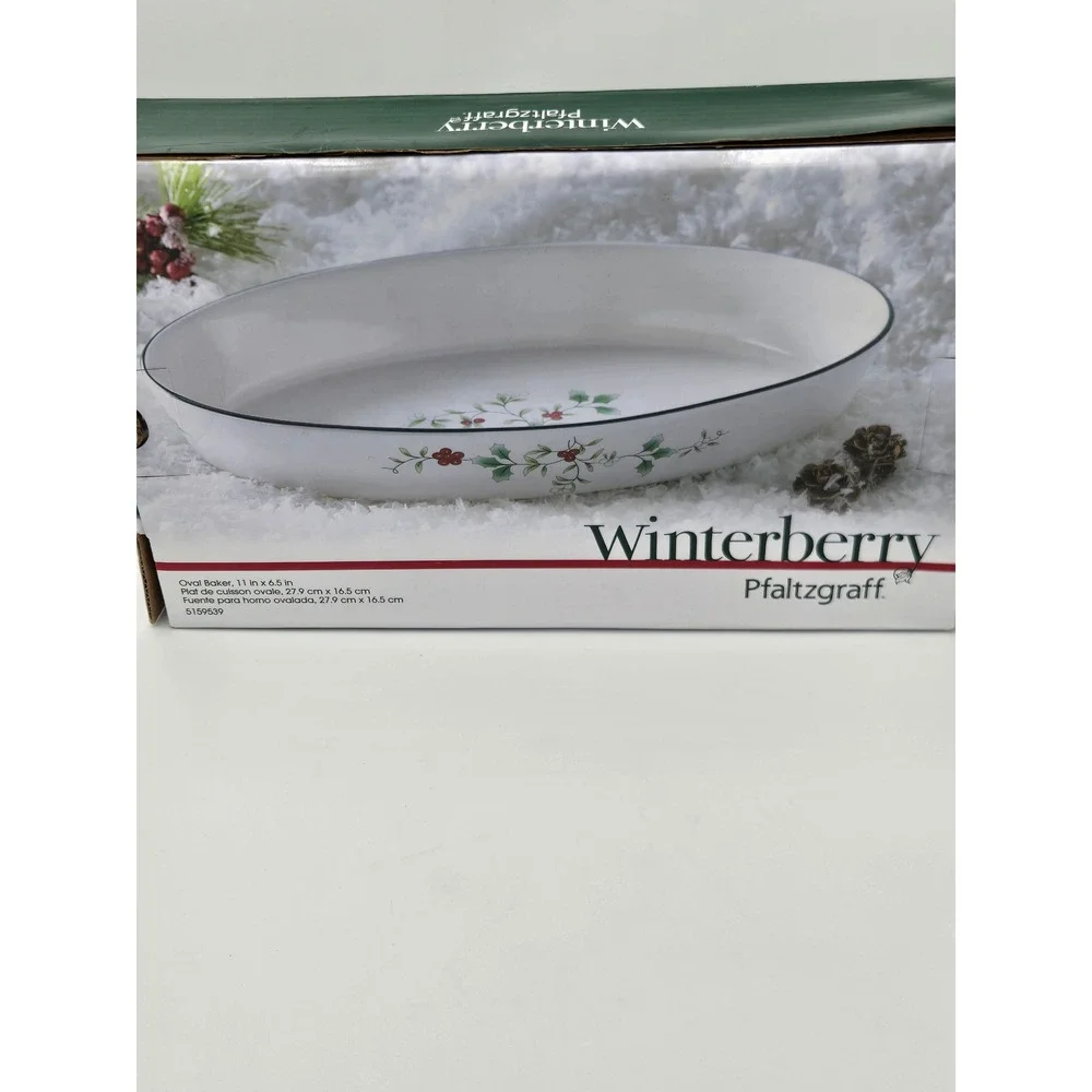 Pfaltzgraff Winterberry Oval Baker 11 x 6.5 Stoneware Holiday Holly 5159539 NEW